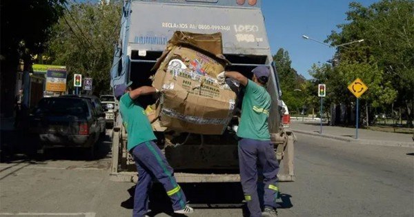 Horarios de los servicios durante el feriado del viernes en Neuquén Horarios de los servicios durante el feriado del viernes en Neuquén