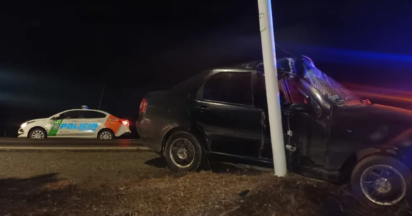 Peligro invisible: dos vehículos derraparon por hielo negro y neblina en Bariloche Peligro invisible: dos vehículos derraparon por hielo negro y neblina en Bariloche