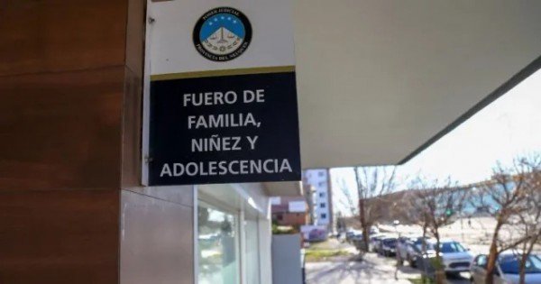 Fuerte denuncia contra un juez por no cumplir con la cuota alimentaria Fuerte denuncia contra un juez por no cumplir con la cuota alimentaria
