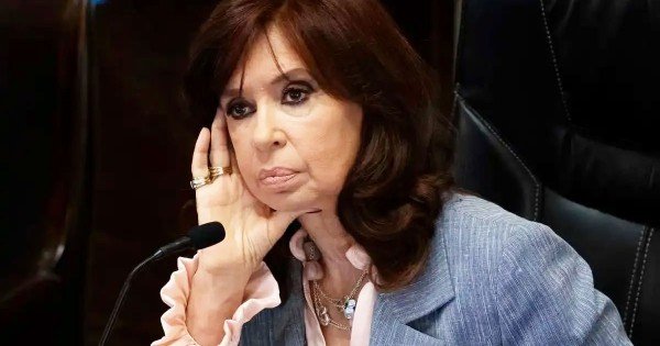Cristina Kirchner confirmó que irá a Comodoro Py y lanzó una dura frase contra la Corte Cristina Kirchner confirmó que irá a Comodoro Py y lanzó una dura frase contra la Corte