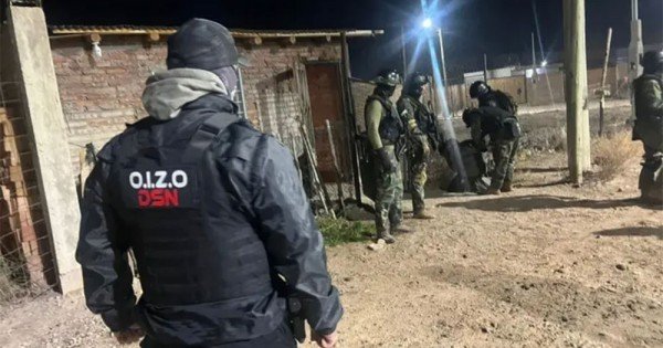 Buscan a joven que disparó 11 veces, mientras la víctima pelea por su vida Buscan a joven que disparó 11 veces, mientras la víctima pelea por su vida