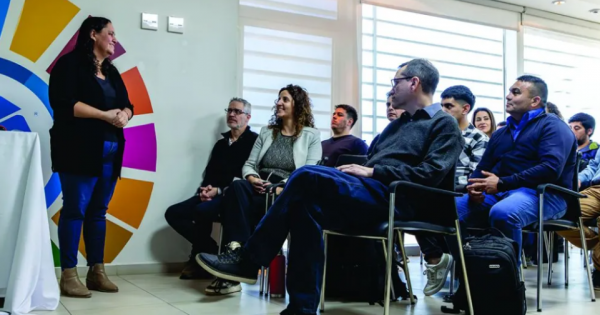 Planifican la segunda edición del programa Intel AI For Youth para jóvenes de la provincia