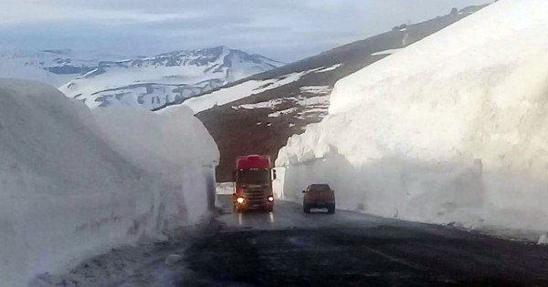 Alertan por rutas y pasos fronterizos afectados por el temporal de nieve