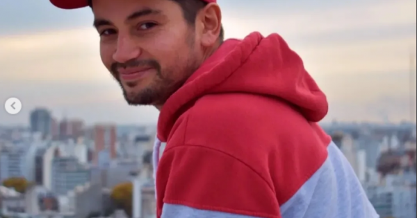 El cuerpo de Pablo Mieres, asesinado en La Plata, llegó a Cutral Co para el último adiós El cuerpo de Pablo Mieres, asesinado en La Plata, llegó a Cutral Co para el último adiós