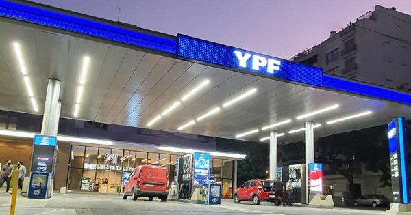 Las petroleras preparan una suba del 5% en nafta y gasoil por la suba del petróleo