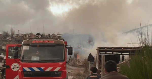 Bariloche: una joven de 20 años murió en un incendio que arrasó un barrio