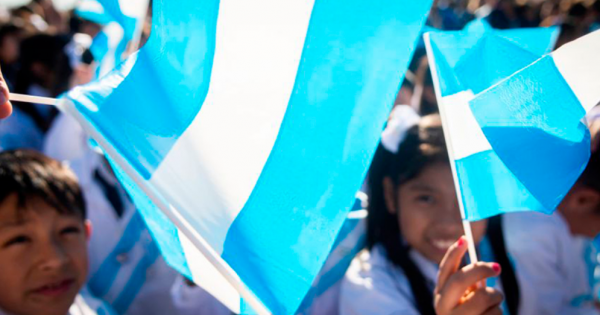Estudiantes de 38 escuelas neuquinas harán la promesa a la bandera este viernes