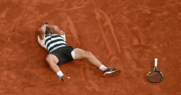 Histórico: Alcaraz dio vuelta un 0-2 ante Sinner y gritó campeón en París Histórico: Alcaraz dio vuelta un 0-2 ante Sinner y gritó campeón en París