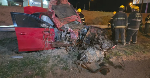 Accidente en Centenario: un joven perdió la vida al impactar contra un poste en la Ruta 7