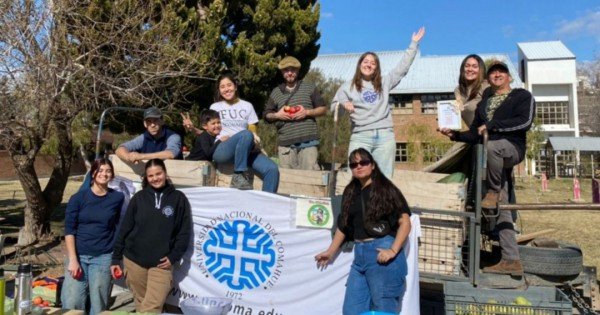 Este miércoles vuelve el Frutazo en la UNCo: alimentos frescos a precios populares Este miércoles vuelve el Frutazo en la UNCo: alimentos frescos a precios populares