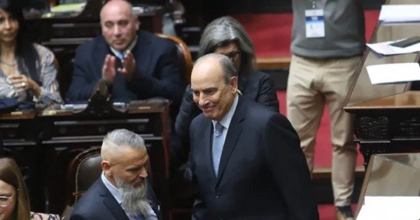 Francos defiende en el Congreso la reforma de inteligencia y la gestión de Milei Francos defiende en el Congreso la reforma de inteligencia y la gestión de Milei