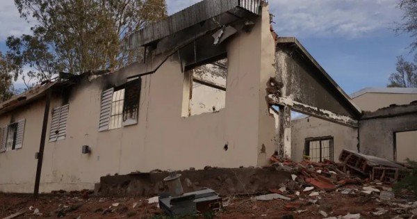 Irregularidades en Aguada San Roque: obreros en negro y negligencia en el final de obra