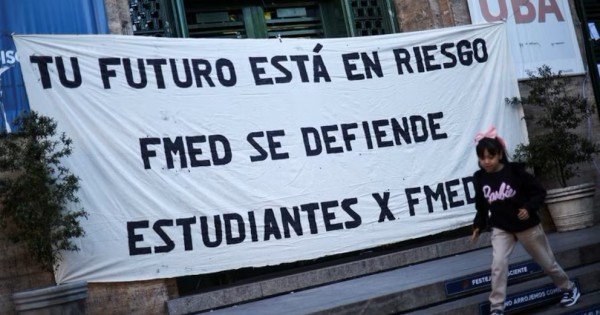 La oposición acelera las negociaciones para revertir el veto de Milei a los fondos universitarios