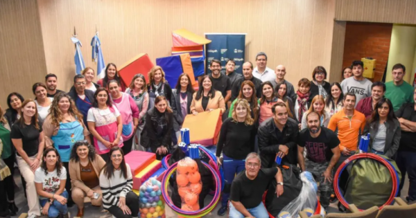 Las escuelas neuquinas recibieron nuevo material para realizar educación física Las escuelas neuquinas recibieron nuevo material para realizar educación física