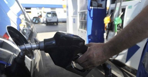 Revolución en las estaciones: YPF lanza autoservicio y tarifas nocturnas más económicas