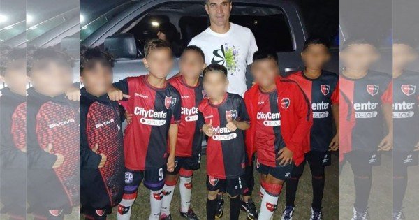 Sancionan en Newell’s a seis infantiles por fotografiarse con una figura de Central Sancionan en Newell’s a seis infantiles por fotografiarse con una figura de Central