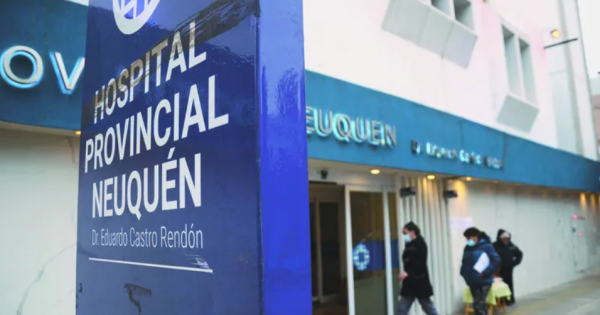 Un dramático incendio en Valentina Sur dejó a madre e hijo internados