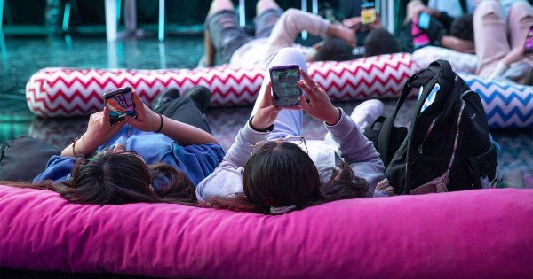 Un gran número de menores de edad interactúa con desconocidos en internet Un gran número de menores de edad interactúa con desconocidos en internet