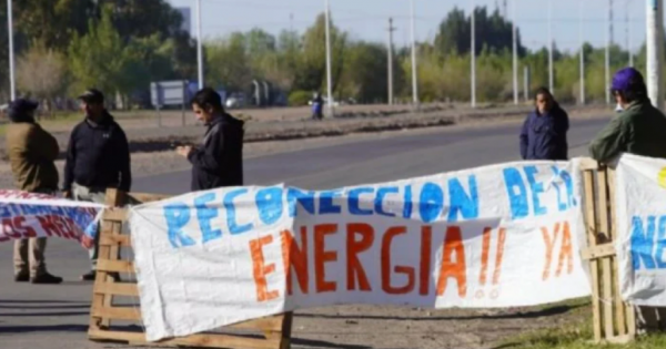 Ceramistas de Neuquén vuelven a las rutas para visibilizar la falta de servicios Ceramistas de Neuquén vuelven a las rutas para visibilizar la falta de servicios