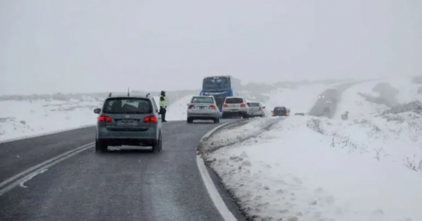 Fuertes nevadas afectan la provincia y los pasos fronterizos: cortes de luz y rutas cerradas