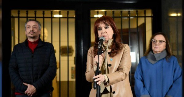 Intiman a Cristina Kirchner y los condenados por Vialidad a pagar 0 mil millones Intiman a Cristina Kirchner y los condenados por Vialidad a pagar 0 mil millones
