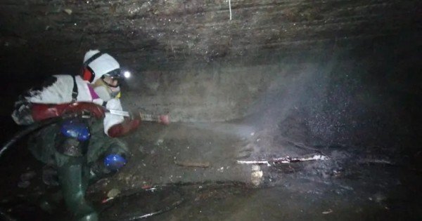 Cómo es el trabajo subterráneo de los “topos” en los pluviales neuquinos