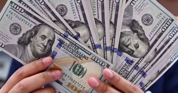 Las causas que llevaron al dólar a un nuevo récord nominal
