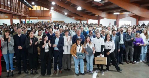 Encuentro de Becarios: el programa suma la ventaja de tener una notebook