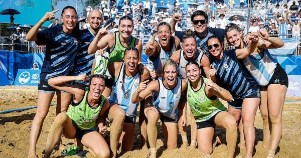 Las Kamikazes, con la neuquina Bonomi, campeonas del mundo en beach hándbol Las Kamikazes, con la neuquina Bonomi, campeonas del mundo en beach hándbol