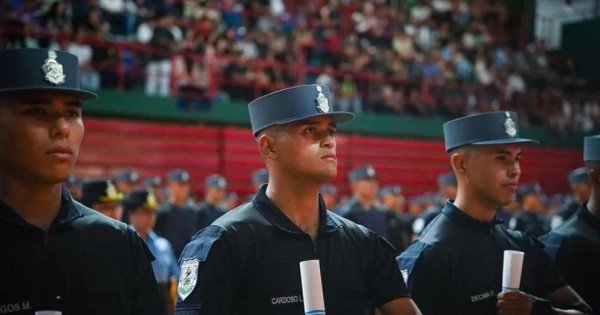 Más policías, más patrullas y más cámaras: Neuquén acelera el plan integral de seguridad Más policías, más patrullas y más cámaras: Neuquén acelera el plan integral de seguridad