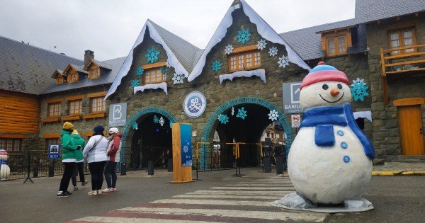 Bariloche enciende la Fiesta Nacional de la Nieve: música, tradición y emoción Bariloche enciende la Fiesta Nacional de la Nieve: música, tradición y emoción