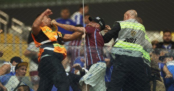 Video: la brutal represión policial que sufrieron los hinchas de Godoy Cruz en Brasil