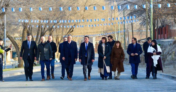 En el aniversario de Chos Malal, Figueroa puso en marcha obras y nuevos servicios de salud En el aniversario de Chos Malal, Figueroa puso en marcha obras y nuevos servicios de salud