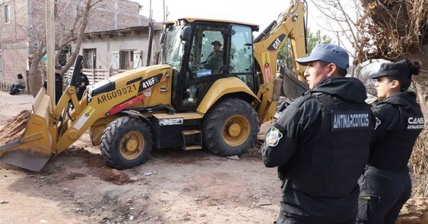 Demuelen un “kiosco narco” en un impactante operativo policial Demuelen un “kiosco narco” en un impactante operativo policial