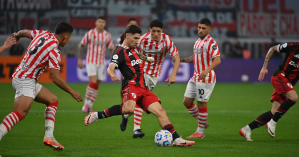 River goleó a San Martín de Tucumán y se metió en octavos
