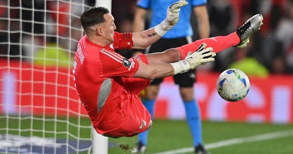 River sufrió más de la cuenta, pero pasó a cuartos por penales ante Libertad