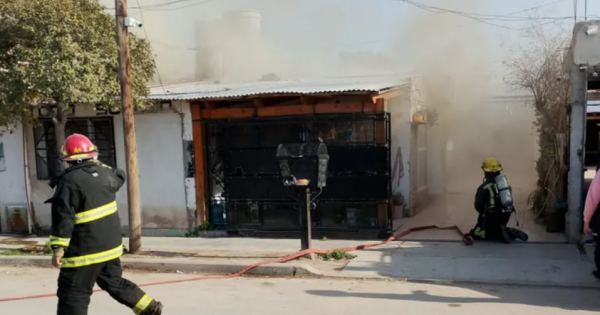 Explotó una garrafa y provocó un incendio en una vivienda del barrio Sayhueque