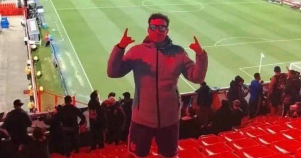 Qué dijo el hincha de la U. de Chile que cayó en la cancha de Independiente Qué dijo el hincha de la U. de Chile que cayó en la cancha de Independiente