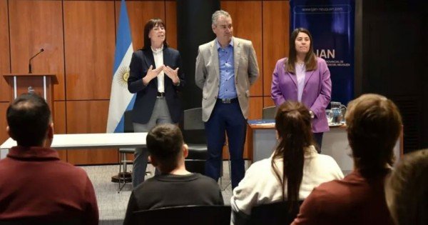 Apoyo económico a deportistas neuquinos: presentan importantes convenios Apoyo económico a deportistas neuquinos: presentan importantes convenios