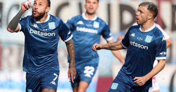 Racing arrasó con Riestra y avanzó a cuartos de la Copa Argentina Racing arrasó con Riestra y avanzó a cuartos de la Copa Argentina