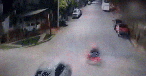 La atropellaron, huyeron y le robaron la moto mientras estaba herida La atropellaron, huyeron y le robaron la moto mientras estaba herida