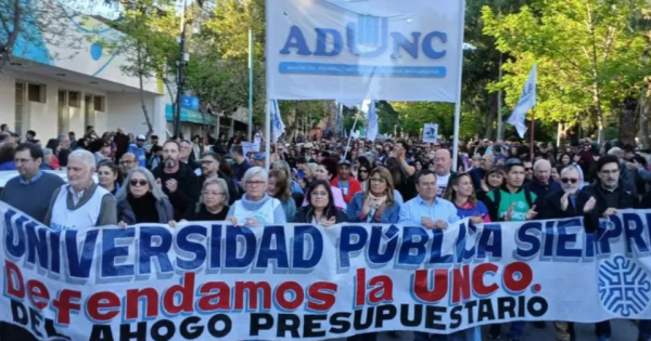 Docentes de la UNCo se suman al paro universitario por salarios y presupuesto Docentes de la UNCo se suman al paro universitario por salarios y presupuesto