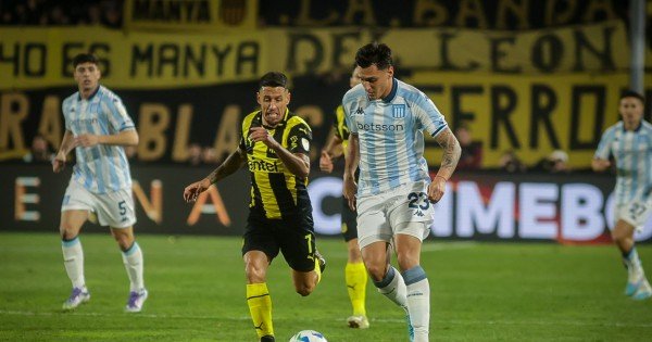Racing cayó por la mínima ante Peñarol y quedó obligado a ganar en Avellaneda