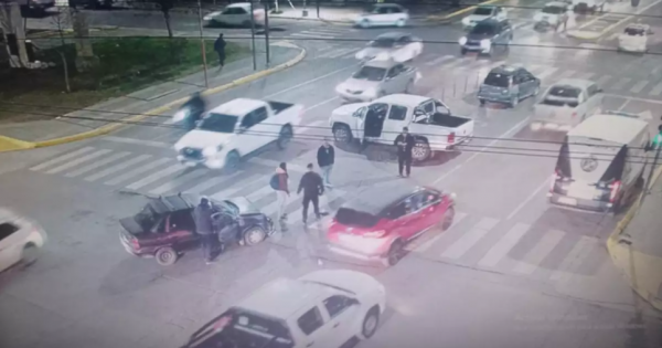 Fuerte choque en el centro: Avenida Argentina y Leloir, una esquina con historial peligroso Fuerte choque en el centro: Avenida Argentina y Leloir, una esquina con historial peligroso