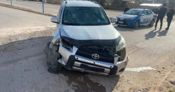 Chocó contra un poste en Centenario: tenía más de 2 gramos de alcohol en sangre