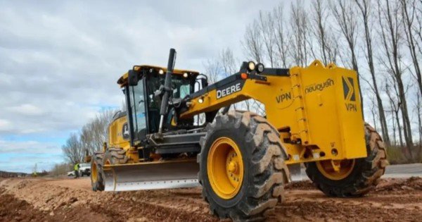 Suman maquinaria para acelerar la pavimentación de rutas Suman maquinaria para acelerar la pavimentación de rutas