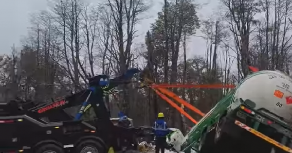 Paso Cardenal Samoré: cierran el cruce por el vuelco de un camión en Chile Paso Cardenal Samoré: cierran el cruce por el vuelco de un camión en Chile