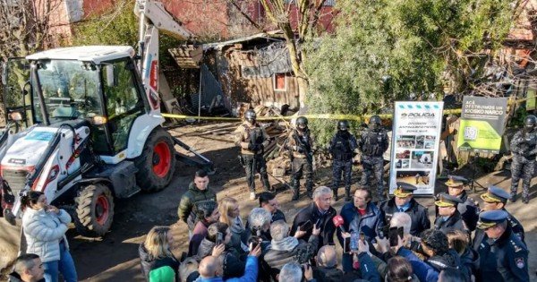 Lucha contra el narcotráfico: Figueroa lideró la demolición de una “casa narco”