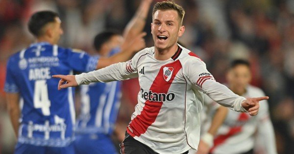 River visita a Lanús con rotación y busca seguir como líder: hora, TV y formaciones