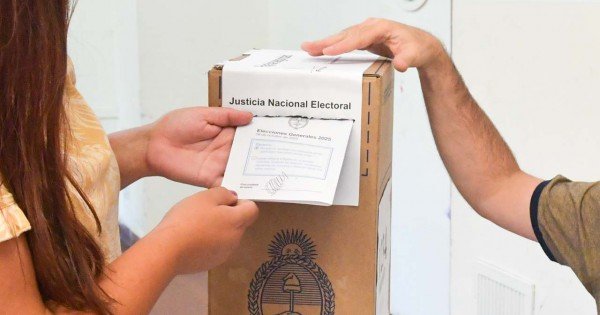 Los principales espacios políticos de Argentina cierran listas rumbo a octubre